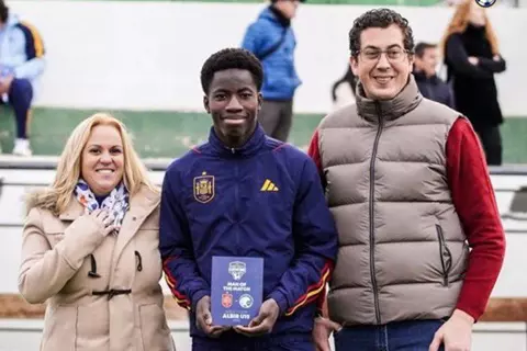 من أصول أفريقية.. لامين يامال جديد في أكاديمية برشلونة